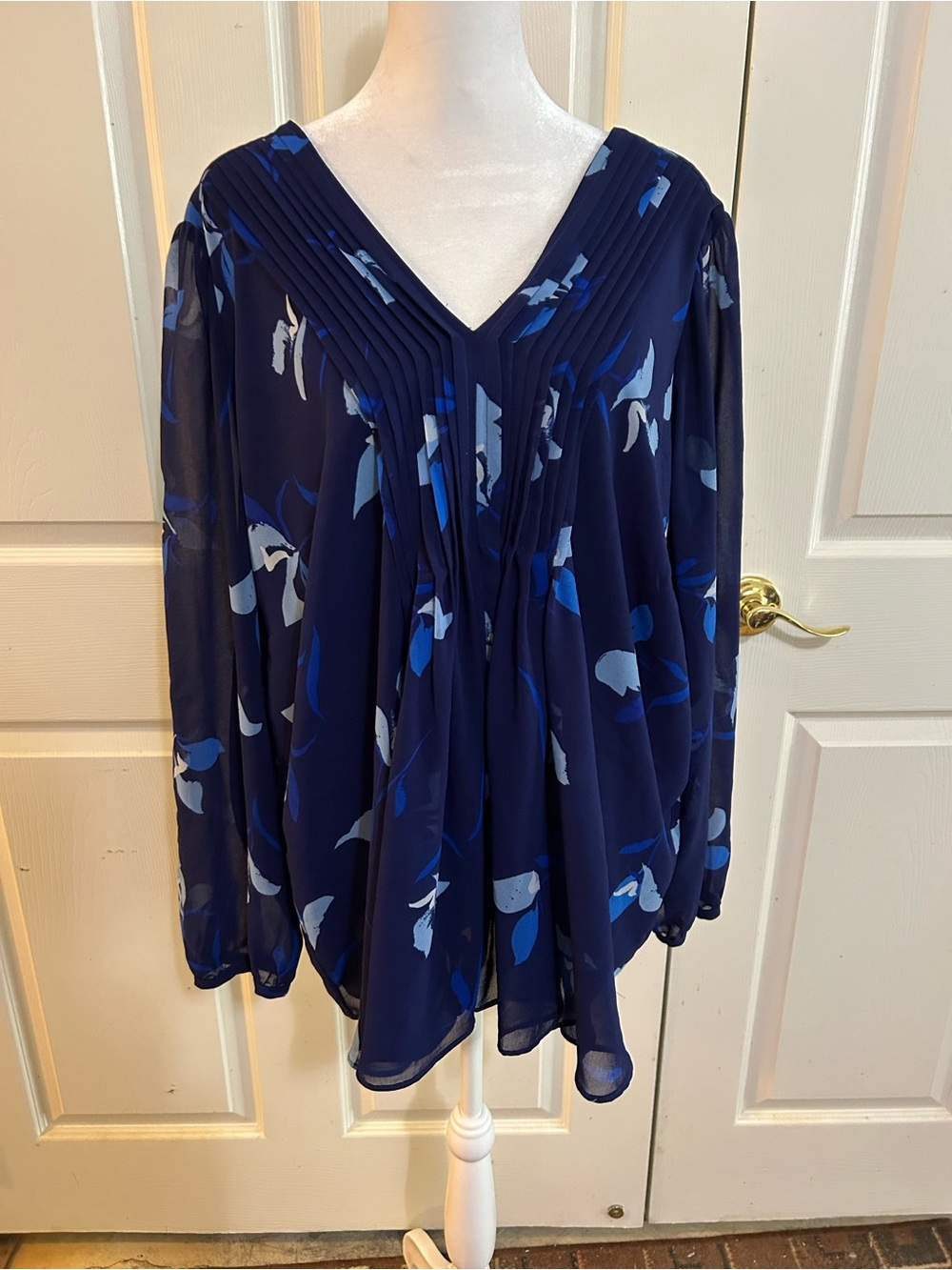 Calvin Klein v neck tunic, 1X